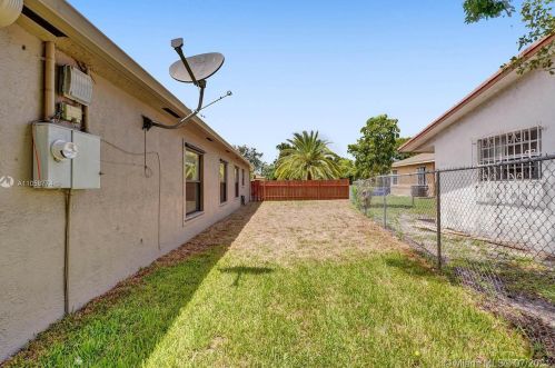 711 3rd Pl, Dania Beach FL  33004-4924 exterior