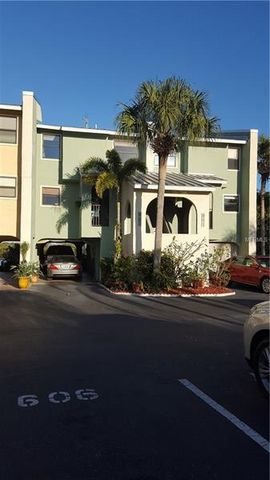 903 Bahia Del Sol Dr, Ruskin, FL 33570-3018