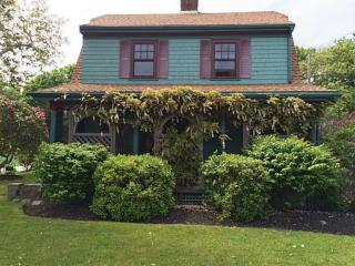264 Main Rd, Portsmouth, RI 02871-2111