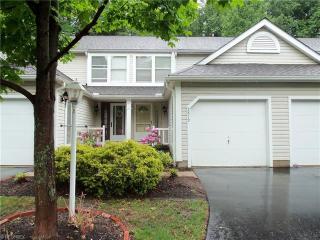 2879 Heatherwood Ct, Cuyahoga Falls, OH 44224-4369