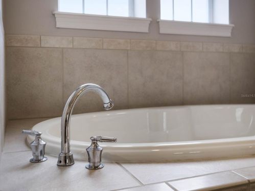 1070 Nash Dr, Kissimmee FL  34747-4319 exterior