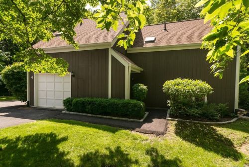 4 Meadow Trl, Chappaqua, NY 10514-3702
