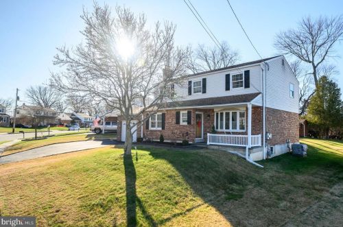 302 Rees Dr, Norristown, PA 19406-1733