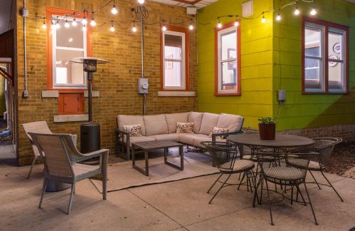 5616 Washington Blvd, Milwaukee WI 53208-1647 exterior