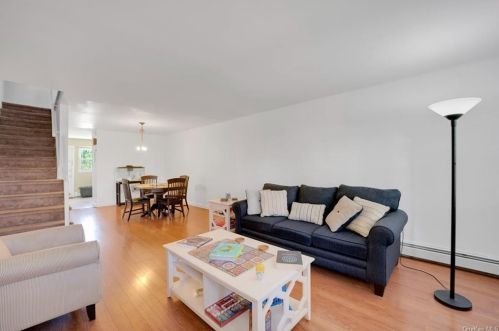 132 Parkside Dr, Airmont, NY 10901-7802