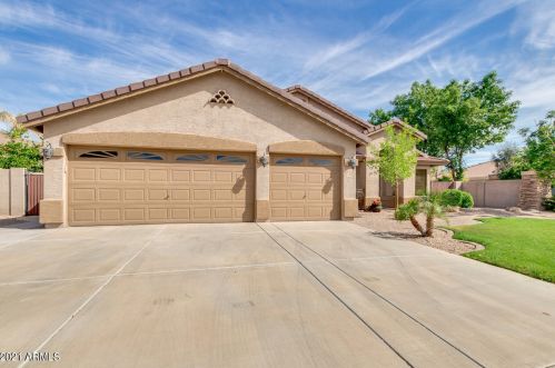 1470 Carla Vista Dr, Gilbert, AZ 85295-5539