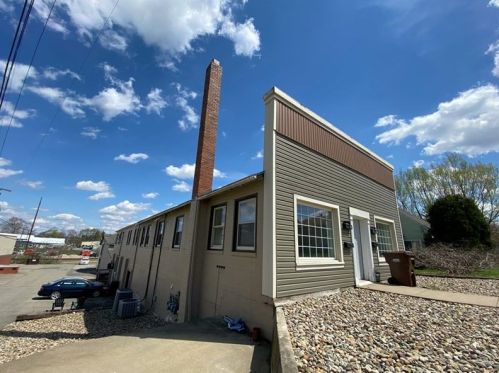 421 College Ave, Grove City, PA 16127-1268