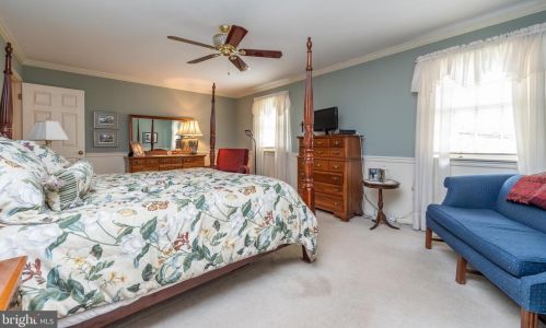 1209 Knollbrook Dr, Lansdale PA 19446-5117 exterior