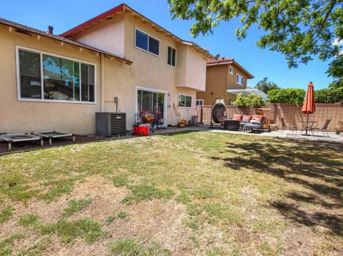 6907 Leilani Ln, Cypress CA  90630-5719 exterior