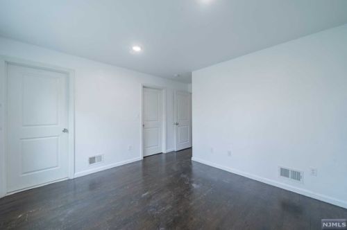 69 13 St, Newark NJ 07107-1108 exterior