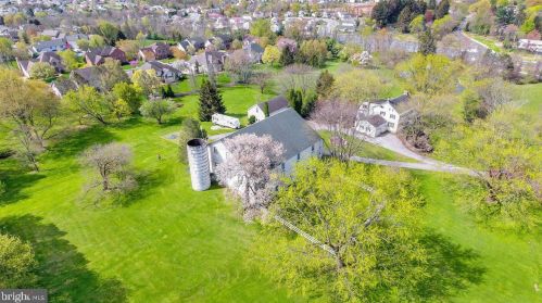 6411 Devonshire Hts Rd, Harrisburg PA 17111-4818 exterior