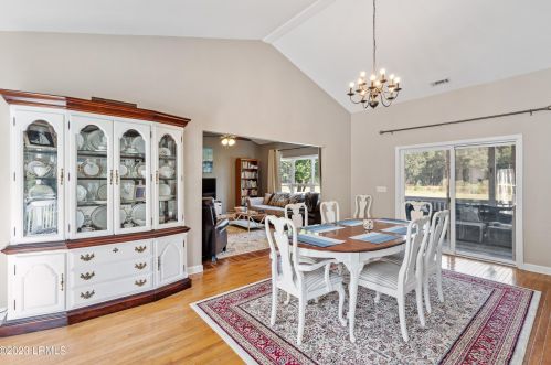 52 Tuscarora Ave, Beaufort SC 29907-1107 exterior