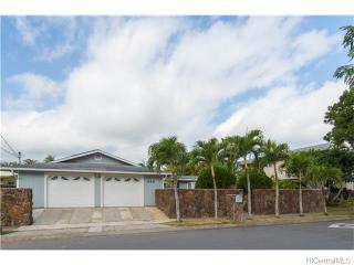 596 Iana St, Kailua, HI 96734-3407
