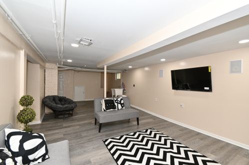 4902 Hoyt Pl, Milwaukee WI  53216-2331 exterior