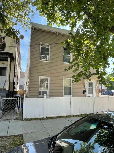 381 Fayette St, Perth Amboy, NJ 08861-3929