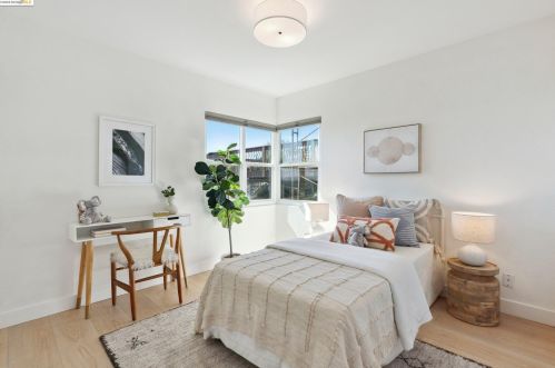 8017 Crest Ave, Oakland CA  94605-3611 exterior