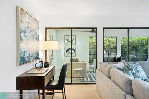 6256 Saxon Blvd, West Palm Beach FL  33417-5436 exterior