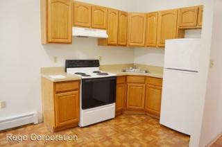 698 Broad St, Hartford CT  06106-4621 exterior