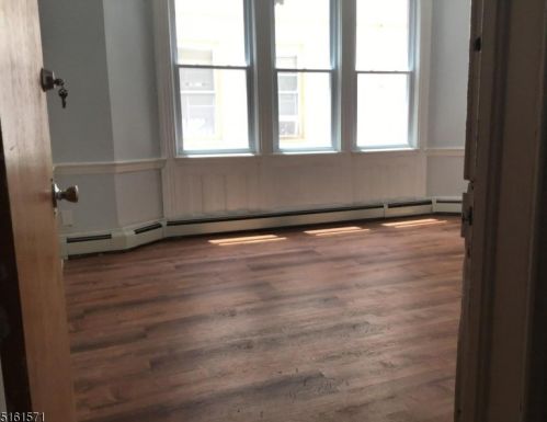 23 17th St, East Orange, NJ 07017-5119