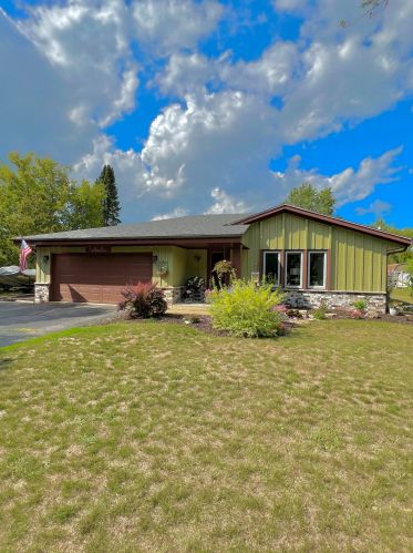 36830 Prairie Dr, Oconomowoc, WI 53066-8603