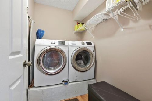 438 Wagon Ave, Pataskala OH  43062-8060 exterior