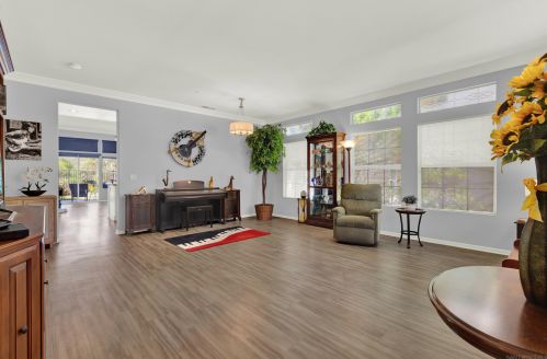 2346 Fallbrook Pl, Escondido CA  92027-6738 exterior