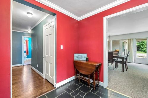 18 Walnut St, Ellington, CT 06029-4151