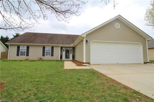 837 Pecan Ridge Cir, Kernersville, NC 27284-7764