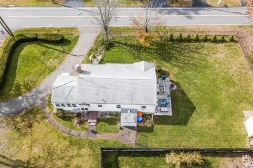 98 Ballfall Rd, Middletown CT  06457-2328 exterior