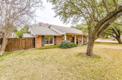 6516 Genoa Rd, Fort Worth, TX 76116-1811
