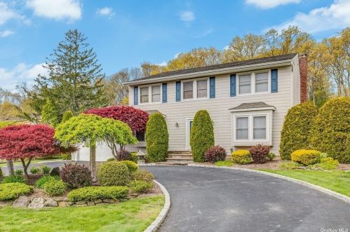 74 Stonehurst Ln, Huntington Station NY 11746-7935 exterior