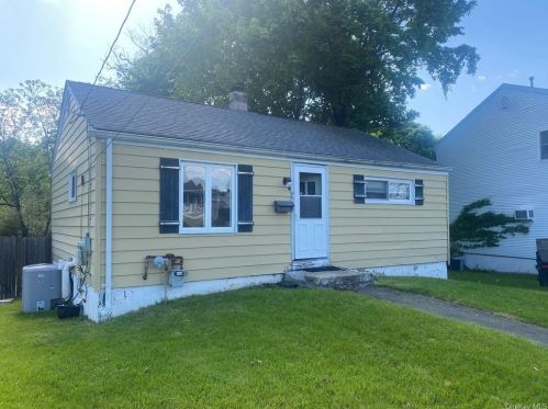 1 Lake Rd, Stony Point, NY 10980-2711