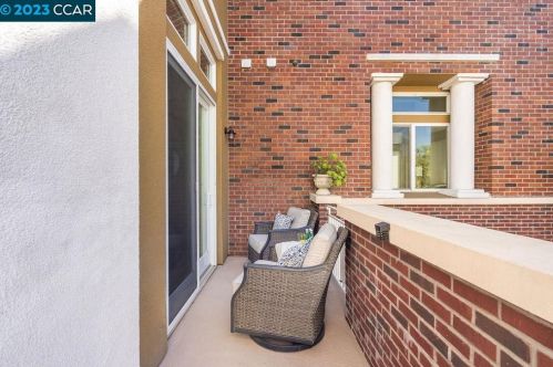 296 1 St, Benicia CA 94510-3553 exterior