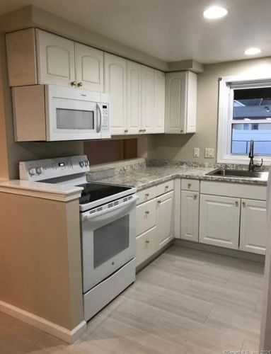 22 Leslie St, Stamford, CT 06902-4641