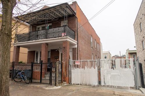 1847 Barnes Ave, Bronx NY  10462-3607 exterior