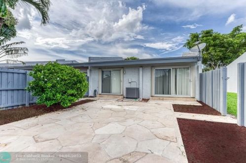 2327 37 Ave, Hollywood FL 33021-3626 exterior