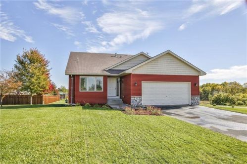 882 Grant St, Ellsworth WI  54011-4139 exterior