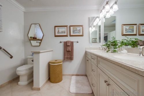 7060 Dennison St, San Diego CA 92122-2431 exterior