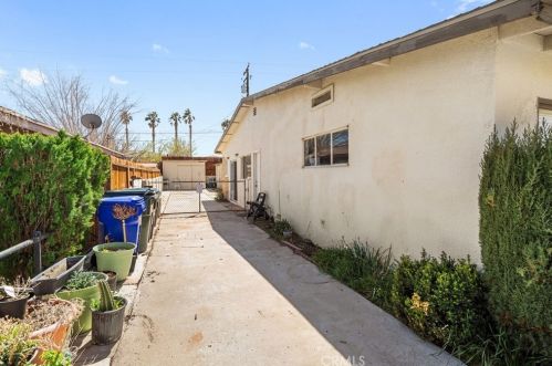 16193 Colina St, Victorville CA  92395-3610 exterior