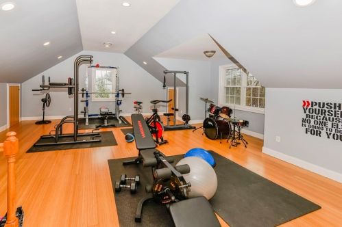 51 Hastings Rd, Dedham MA 02026-5407 exterior