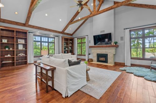 12108 Ridgeway Ln, Thiensville, WI 53097-3058