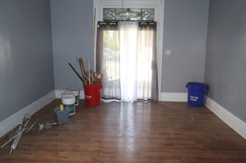 121 1st St, Jeannette, PA 15644-3329