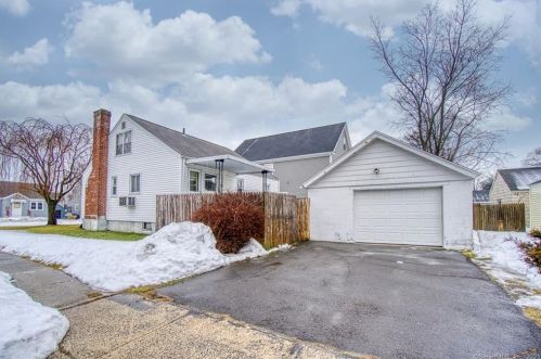 598 Clark St, Bridgeport, CT 06606-3303