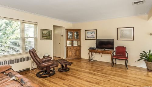 1966 Central Dr, Hempstead, NY 11554-5122