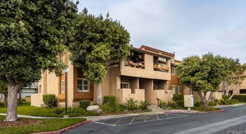 17017 Bluewater Ln, Huntington Beach, CA 92649-2929
