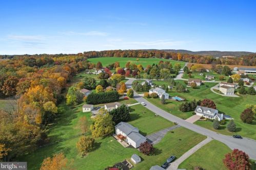 6116 Gardner Rd, Spring Grove PA  17362-9158 exterior