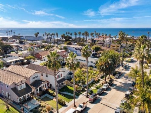 4729 Pescadero Ave, San Diego CA 92107-3541 exterior