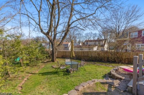 56 Lynwood Rd, Verona NJ  07044-1717 exterior