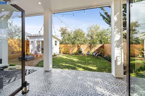 5926 Dover St, Oakland CA  94609-1426 exterior