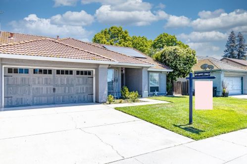 6106 Kasper Dr, Riverbank, CA 95367-2646